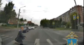 Сбившая ребенка костромичка на иномарке попала на видео