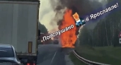 Под Костромой туристический автобус вспыхнул как спичка