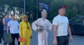 Костромичи пришли заправиться бензином с кастрюлями и чайниками 