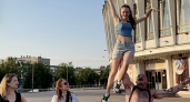 Силач Блуд поднял в Костроме сразу трёх девушек