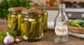 Огурцы уже в банке, а уксуса нет? Ложку 9%-го шеф-повара легко заменяют другими ингредиентами — пропорции простые
