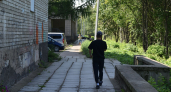Странный мужчина обходит квартиры в Костроме