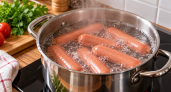 Сосиски станут гораздо вкуснее: простые добавки при варке, которые меняют вкус