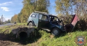 Двоих раненых костромичей обнаружили в разбитом авто в кювете