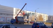 В Костроме остановка улетела на глазах у прохожих