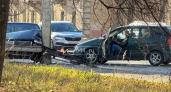 В Костроме девушка въехала в столб и перекрыла две полосы