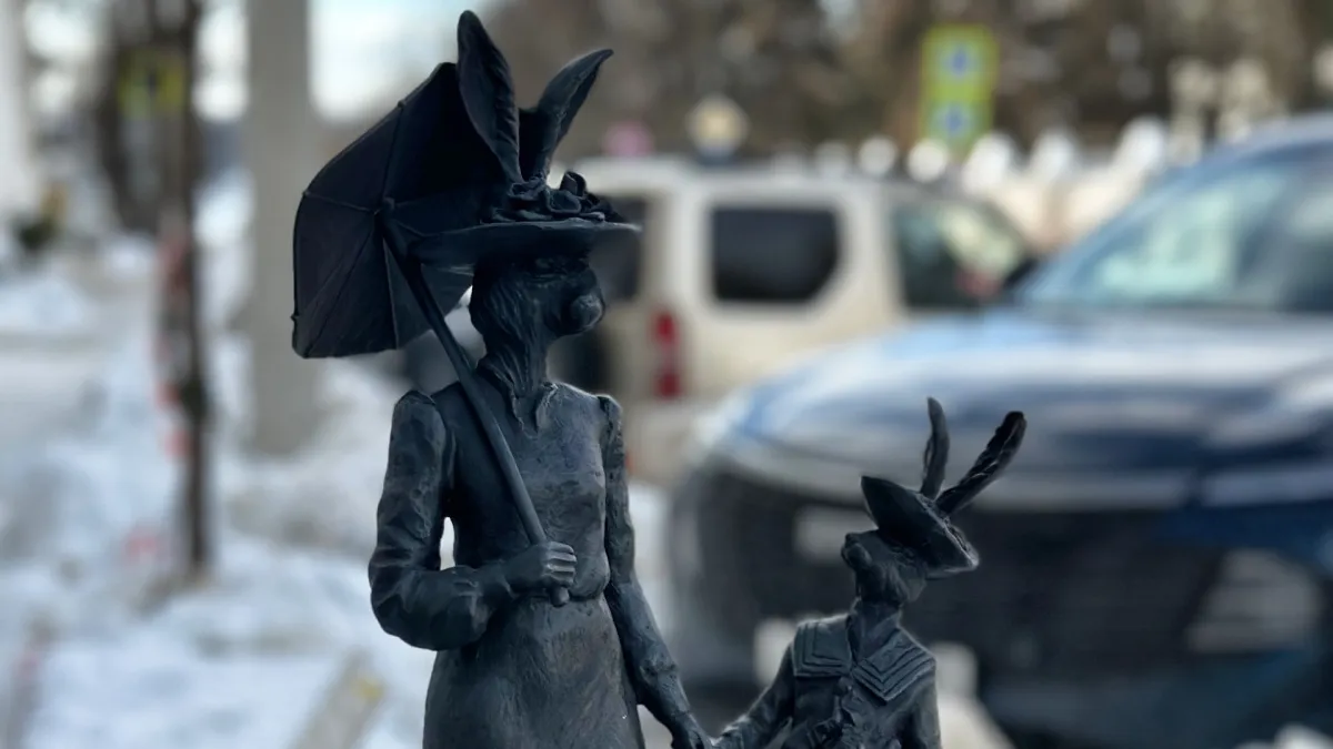 В Костроме «Дама с дочкой», «Моряк» и «Трактирщик» переехали на новые места