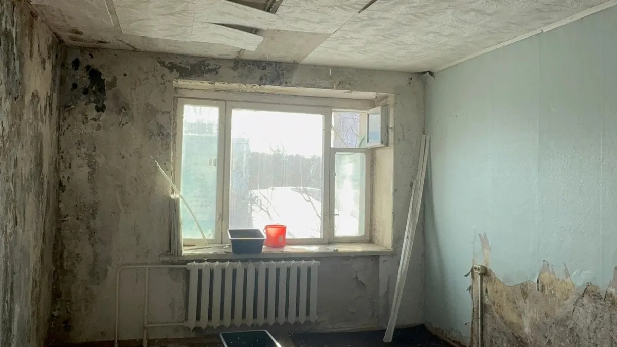 Жители военного общежития в Костроме сообщили о жизни в трущобах