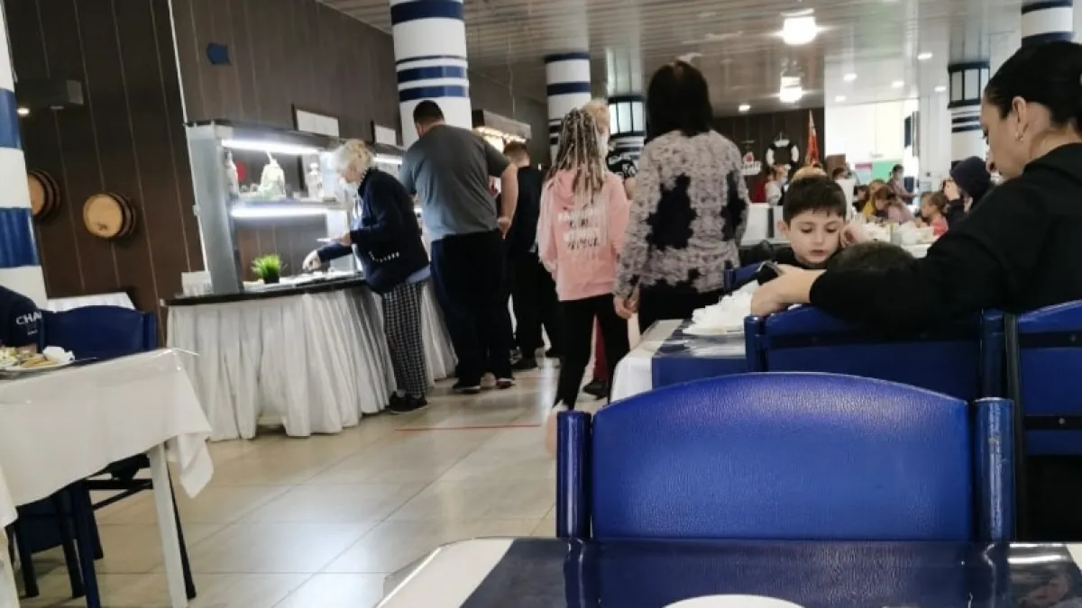 В столовой Костромы сменили пять поваров из-за запросов зумеров о еде с зеленым чаем