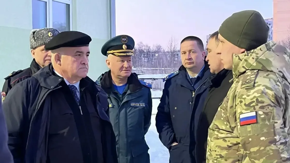 Жителей Костромы просят отойти от окон из-за вероятной угрозы