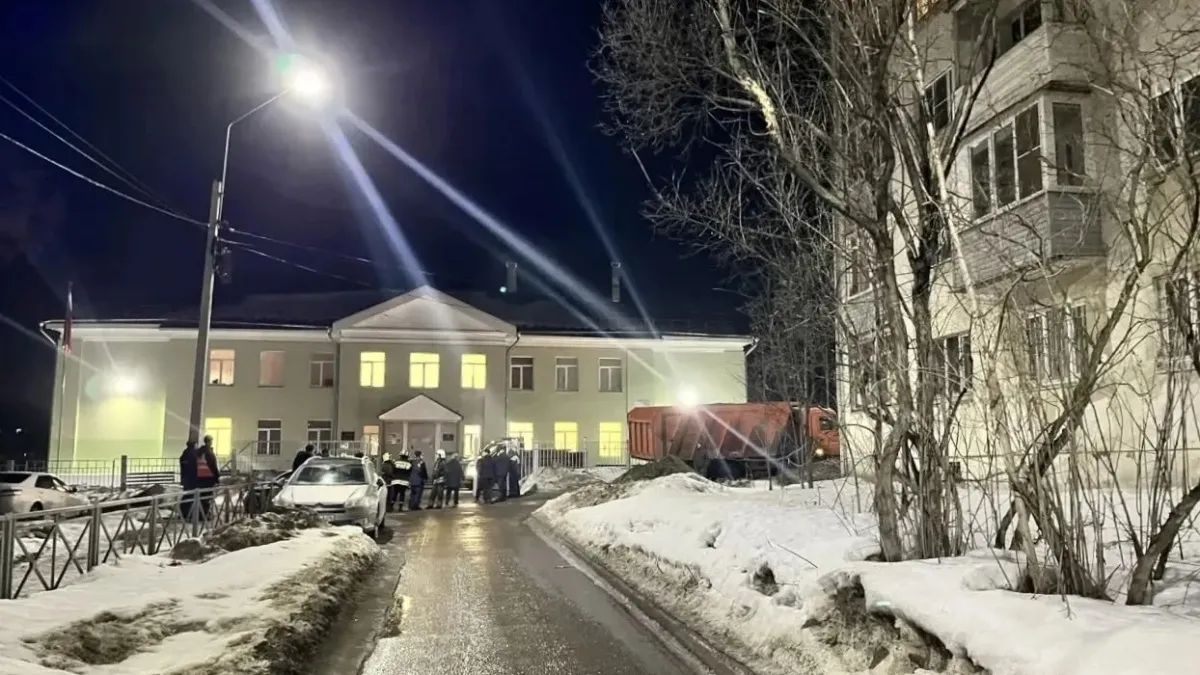 В Костроме взрывают осколки БПЛА у школы и эвакуируют местных жителей