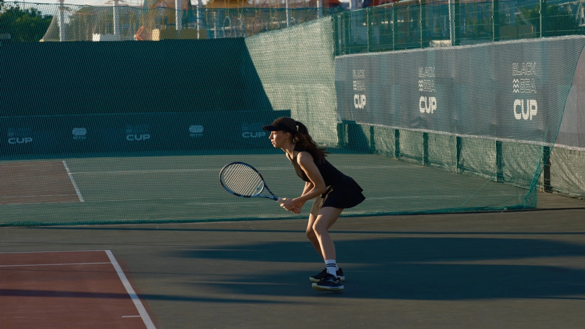 "Первая ракетка" начинает игру на вылет: завершены съемки первого российского сериала о теннисе для Wink