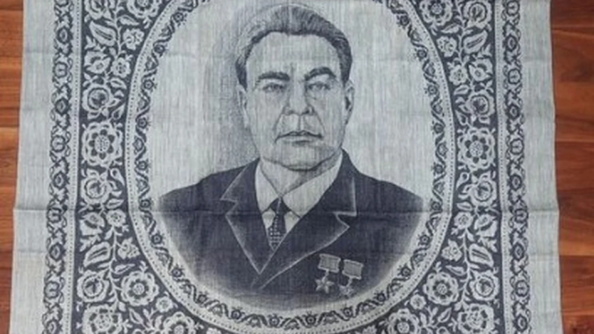 В Москве продают редчайший платок костромской льняной мануфактуры