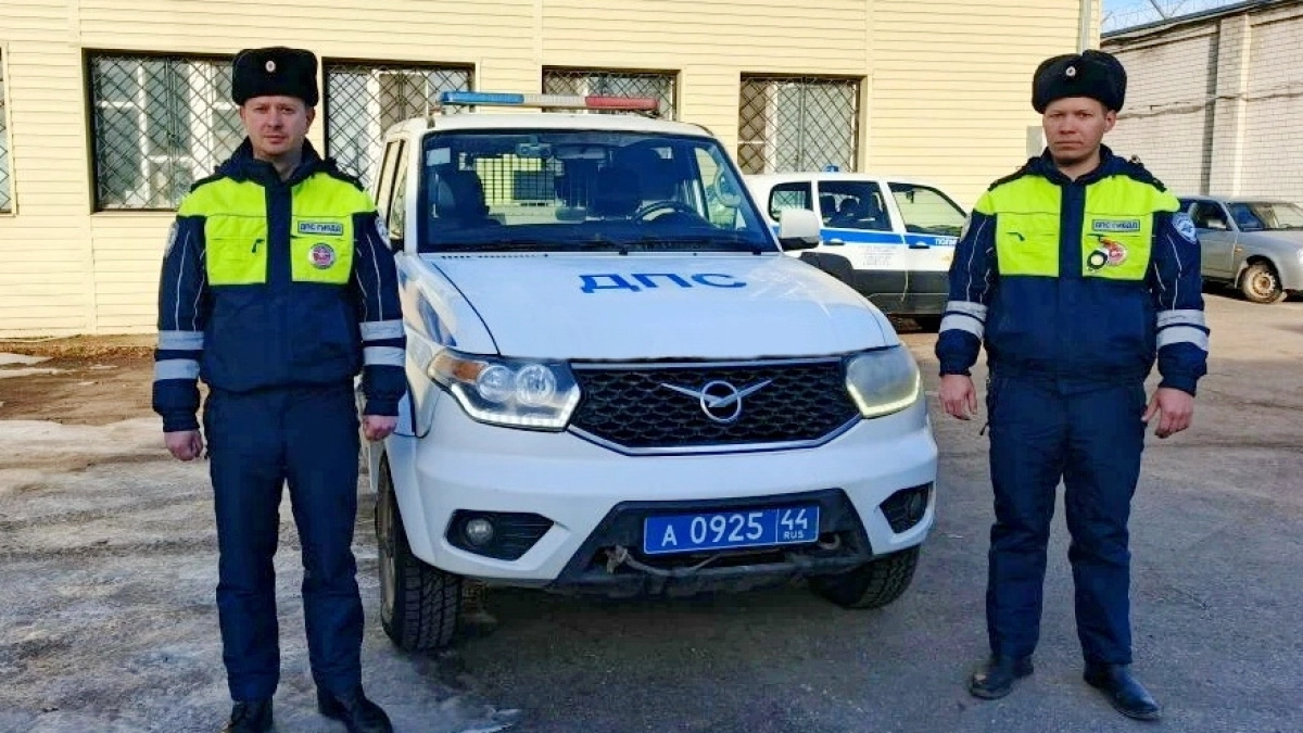 В Костроме полицейские спасли пассажирку на федеральной трассе