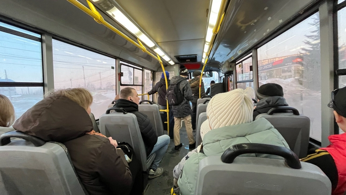 В Костроме рюкзаки выживают пассажиров из автобусов