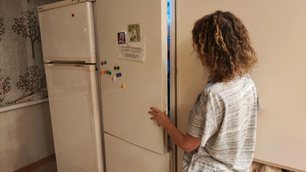 У бегавшего в простыне по подъезду жителя Костромы соседи съели все продукты из холодильника