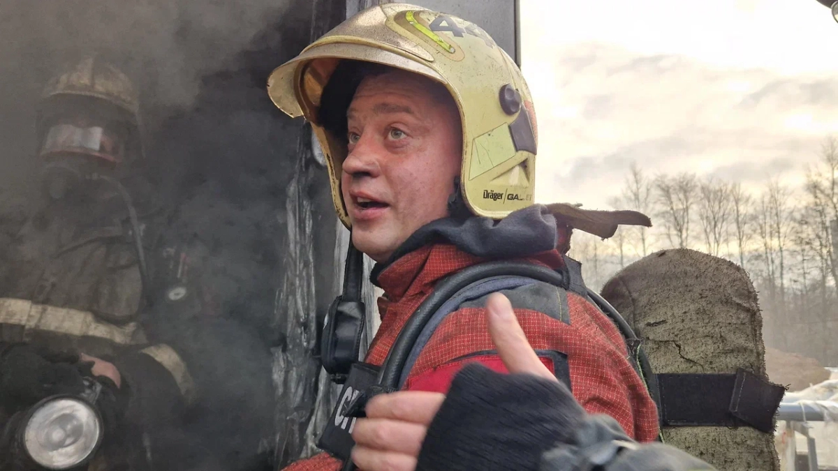 "Все были отрезаны огнем": пожарный из Костромы вынес на руках из пекла десятки людей