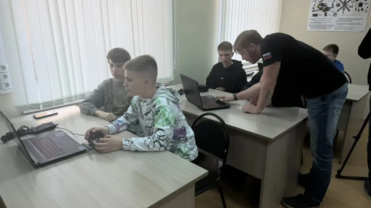 В Костроме управлять БПЛА массово учат детей
