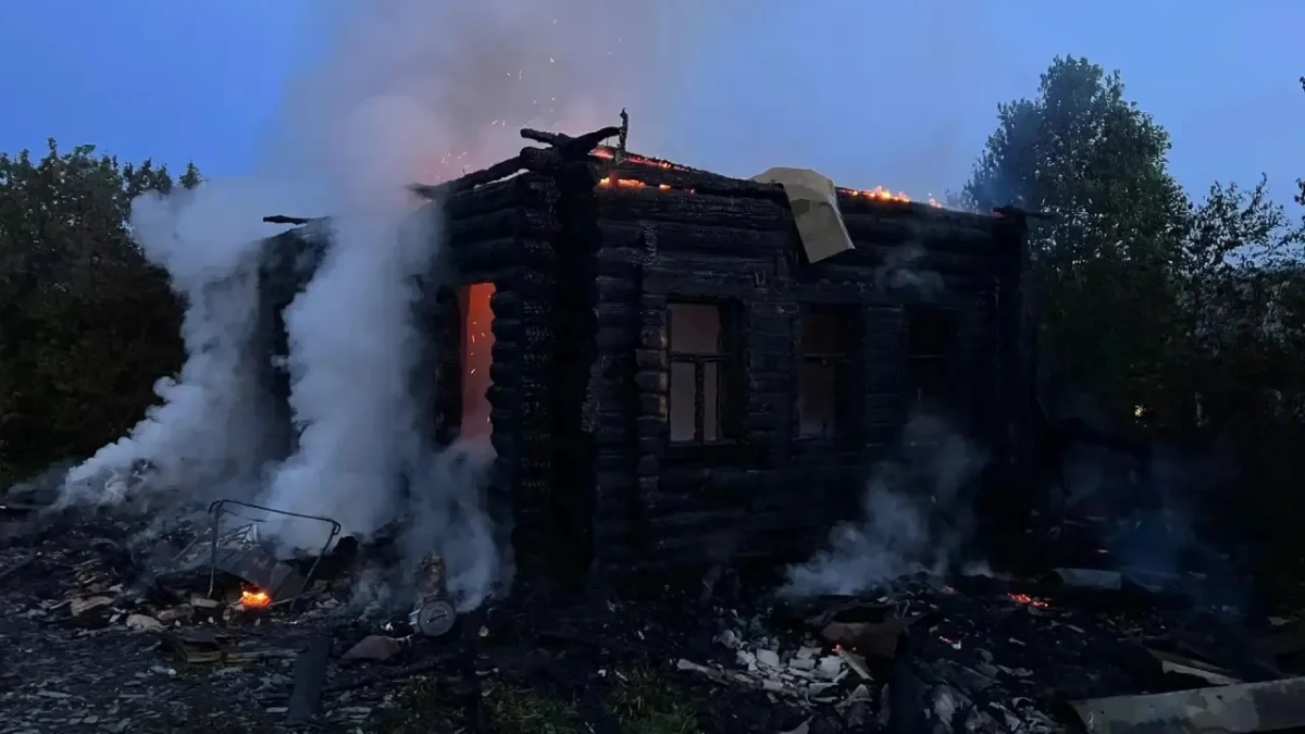 Костромской ревнивец поджег дом и сам вызвал пожарных