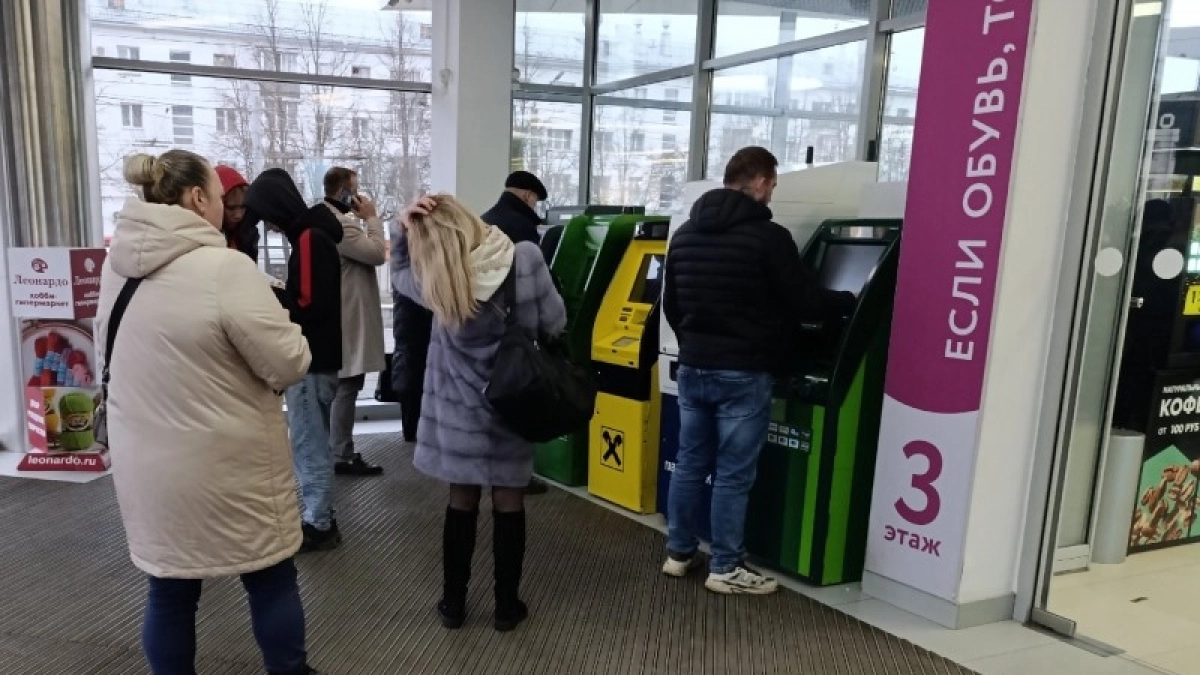  Жители Костромы не могут платить картами и снять деньги из-за сбоев