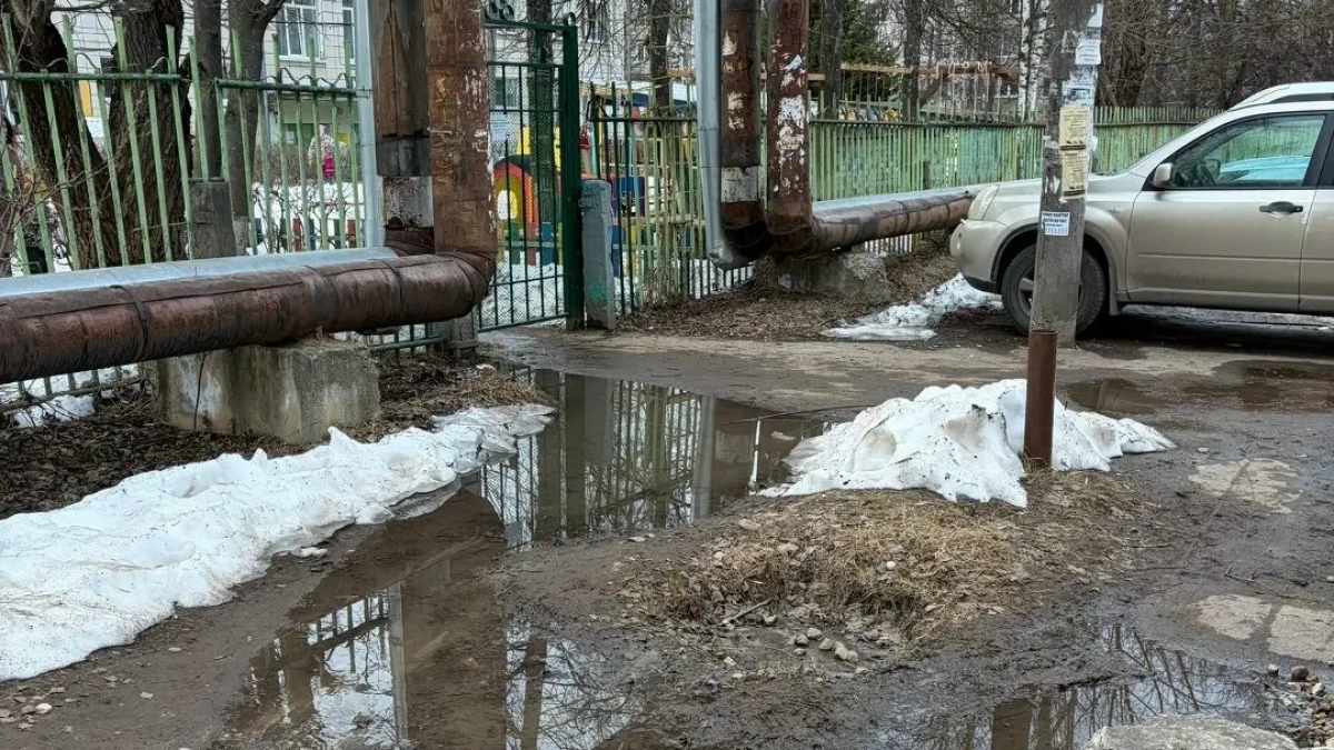 Детский сад в одном из районов Костромы утопает в нечистотах
