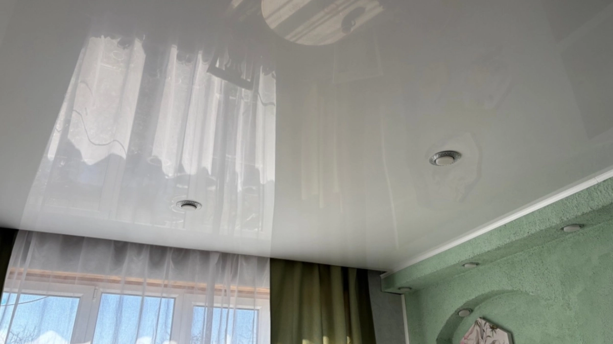 Натяжные потолки ушли в прошлое - оказывается, есть 3 причины. Дизайнеры назвали альтернативы 