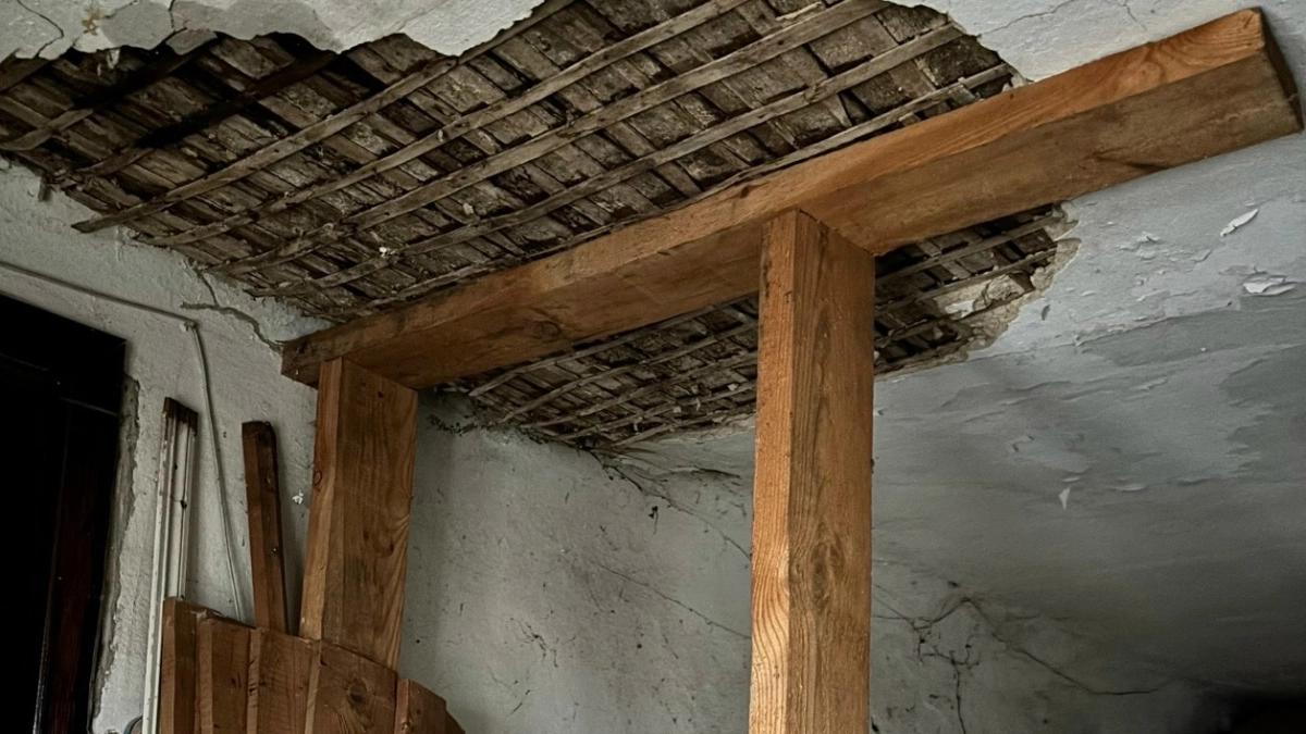 Памятник архитектуры в Костроме годами заливает из-за дырявой крыши