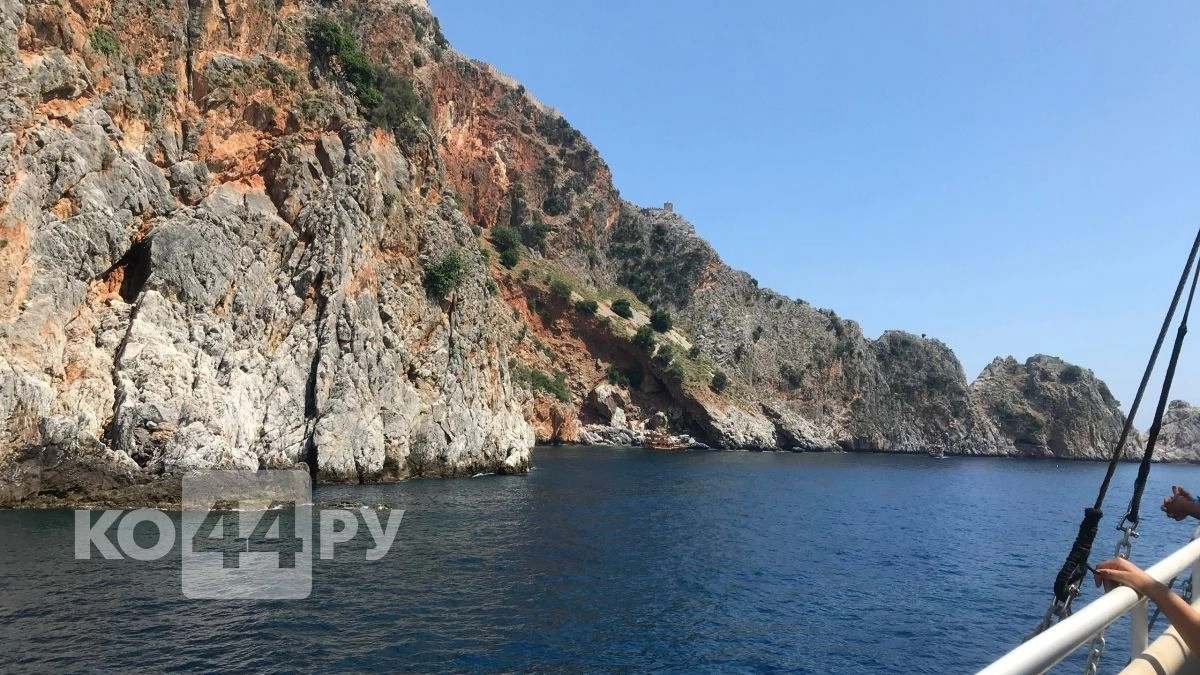 Не Турция и не Египет: нашел 2 места, где море в мае +25°C, а туристов почти нет