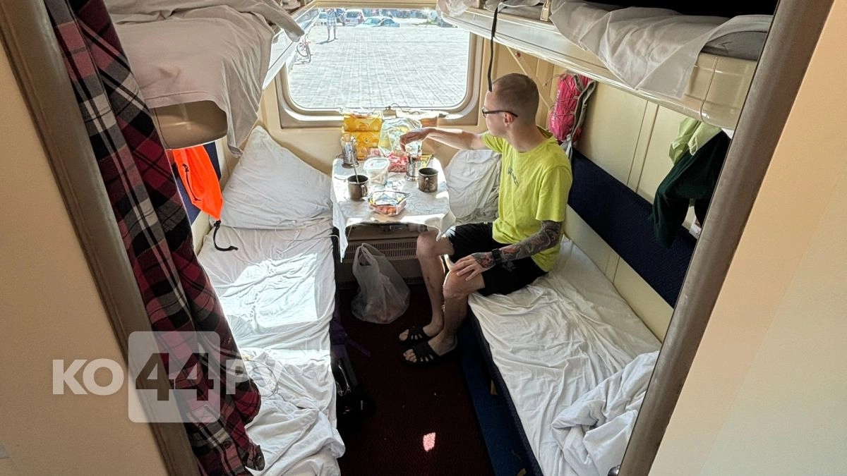Конец спорам в плацкарте: Минтранс четко прописал, сколько минут «верхний» пассажир может сидеть на нижней полке