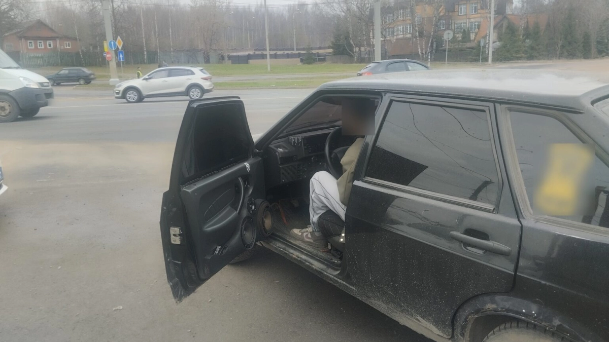 Водителей в Костроме заставили снять тонировку с лобовых стекол