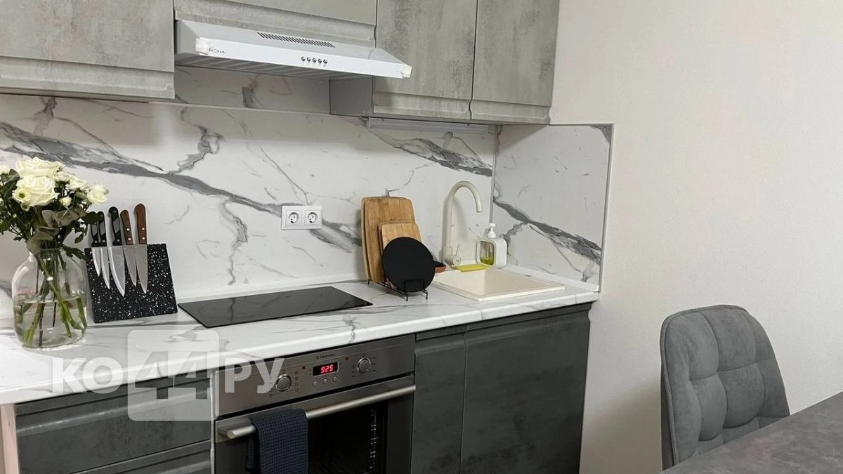 Хватит клеить пластик на кухню: 4 эко-материала, которые выглядят дороже и служат дольше