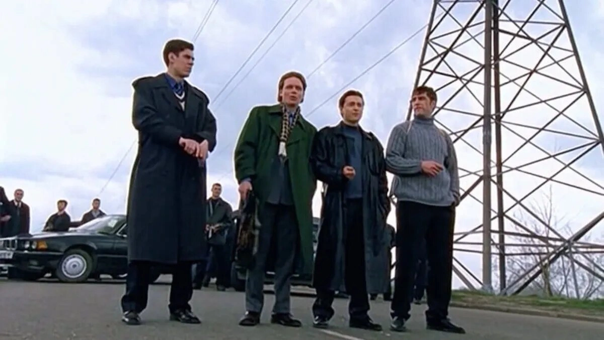 Саша Белый против Фила: почему актеры стали заклятыми врагами в реальной жизни - что было после финала "Бригады" (18+)