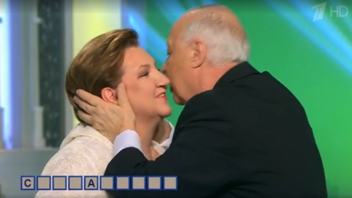 Жительница Костромы привезла на Поле чудес ведро песка и отгадала слово (16+)