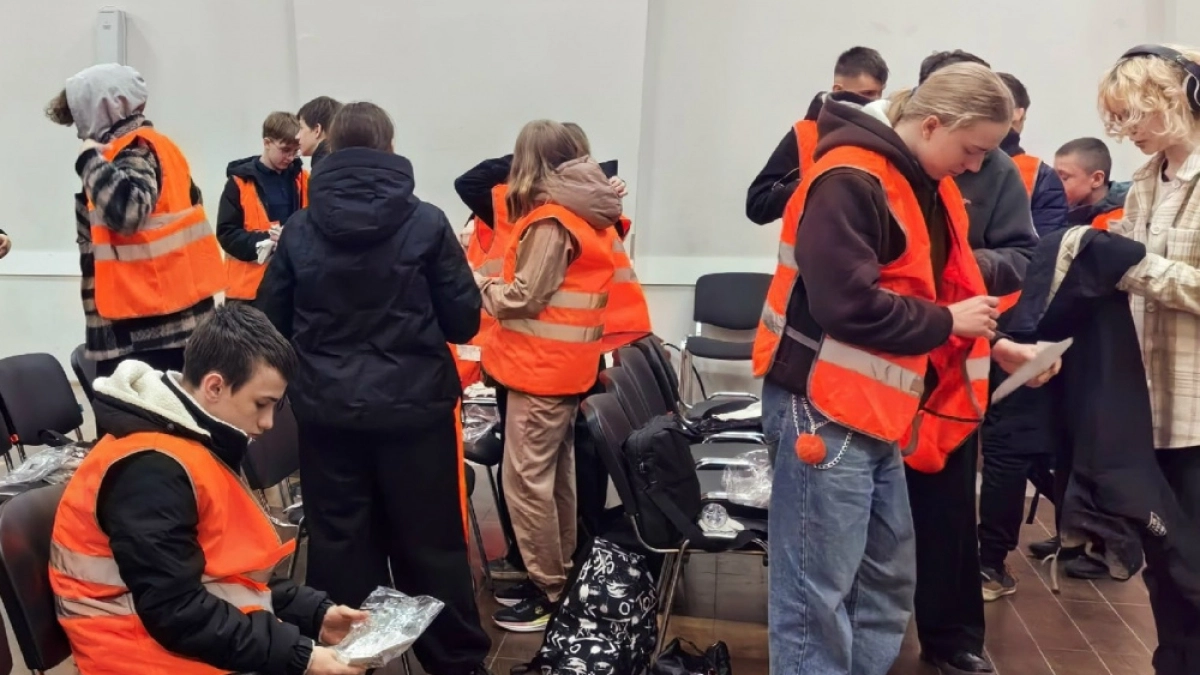 В Костроме школьников привлекли к уборке городских улиц