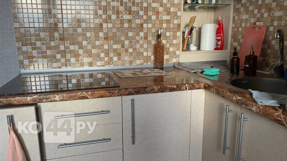 Фартук на кухне за 200 рублей: это средство из хозмага заменит дорогую плитку и моется легко
