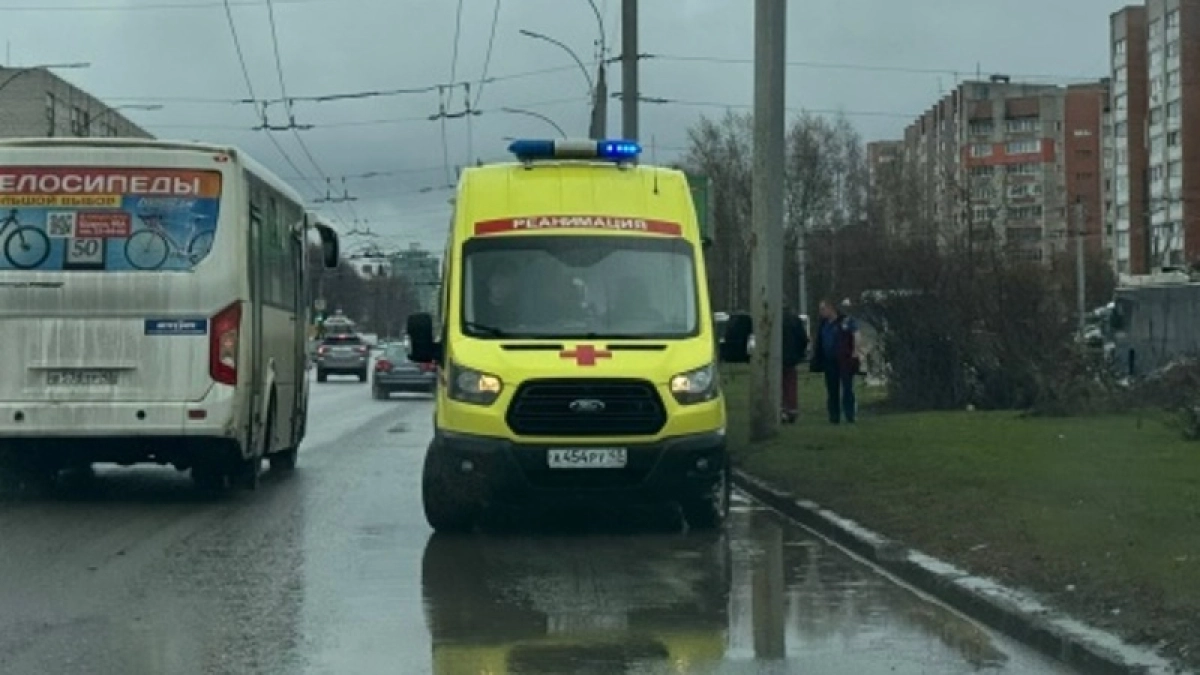 В Нерехте медики забрали окровавленного мужчину с проколотым легким со дня рождения