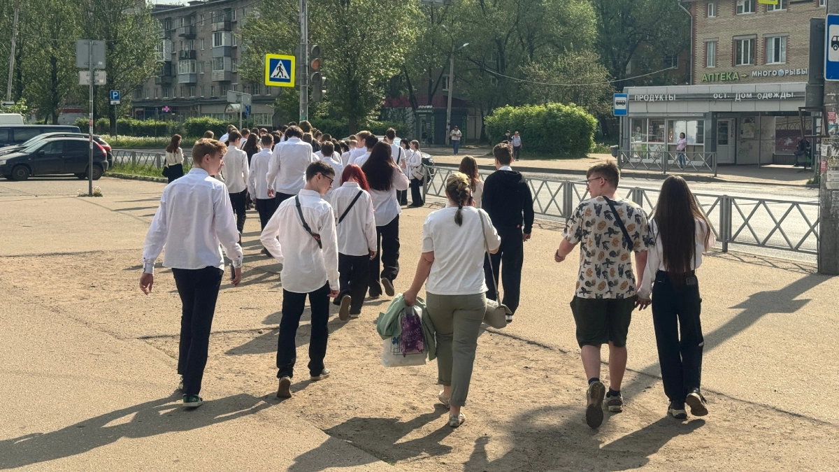 Запрет иностранных песен на школьные выпускные прокомментировали чиновники