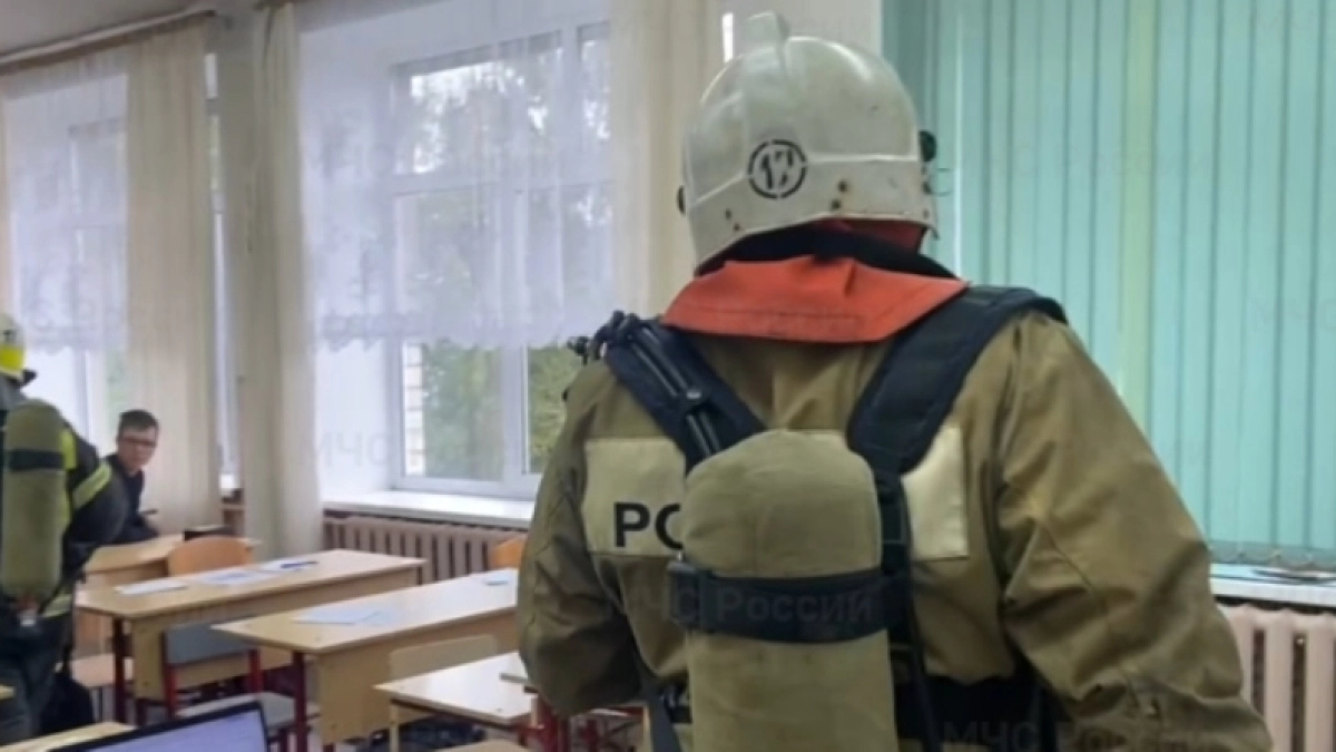 Вражеский беспилотник обезвредили у гимназии в Костроме