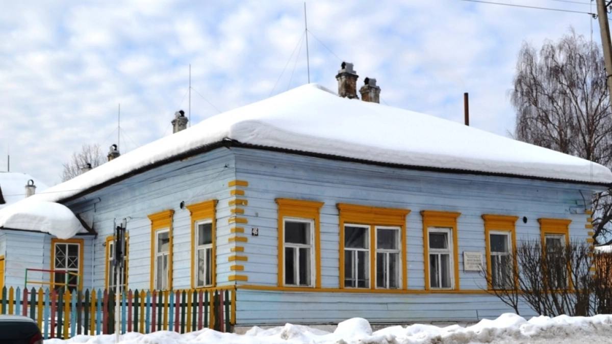 Старинный дом писателя в Костромской области продают за рубль 