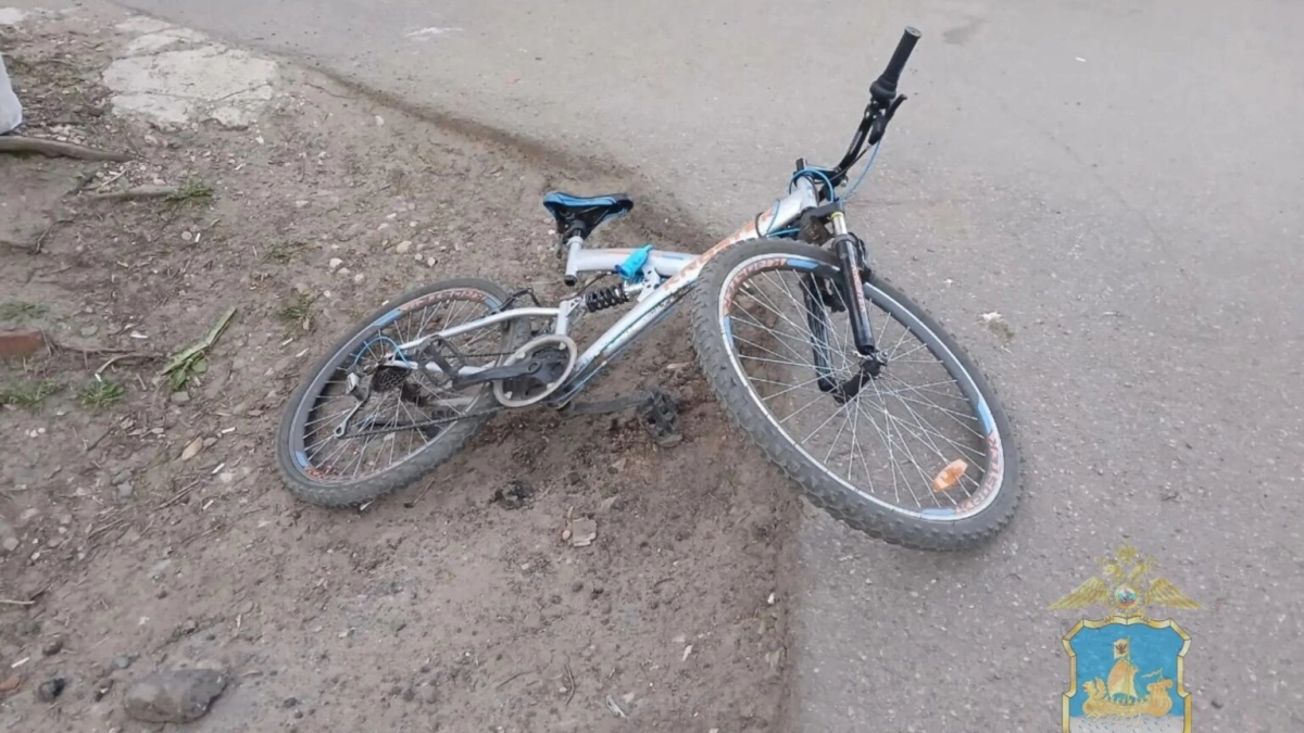 В Костроме во дворе на улице Беговой "Лада" сбила 15-летнего велосипедиста