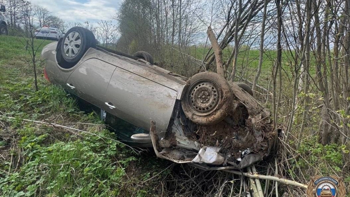 В Костроме пьяная блондинка без прав опрокинула авто и покалечила пассажира