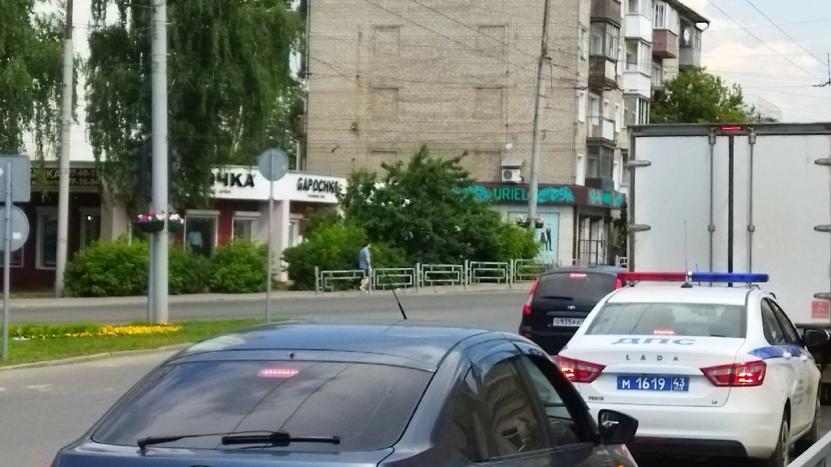 Инспектор ГИБДД требует показать аптечку и огнетушитель? Скажите эти 4 слова - он тут же замолчит и вернет права
