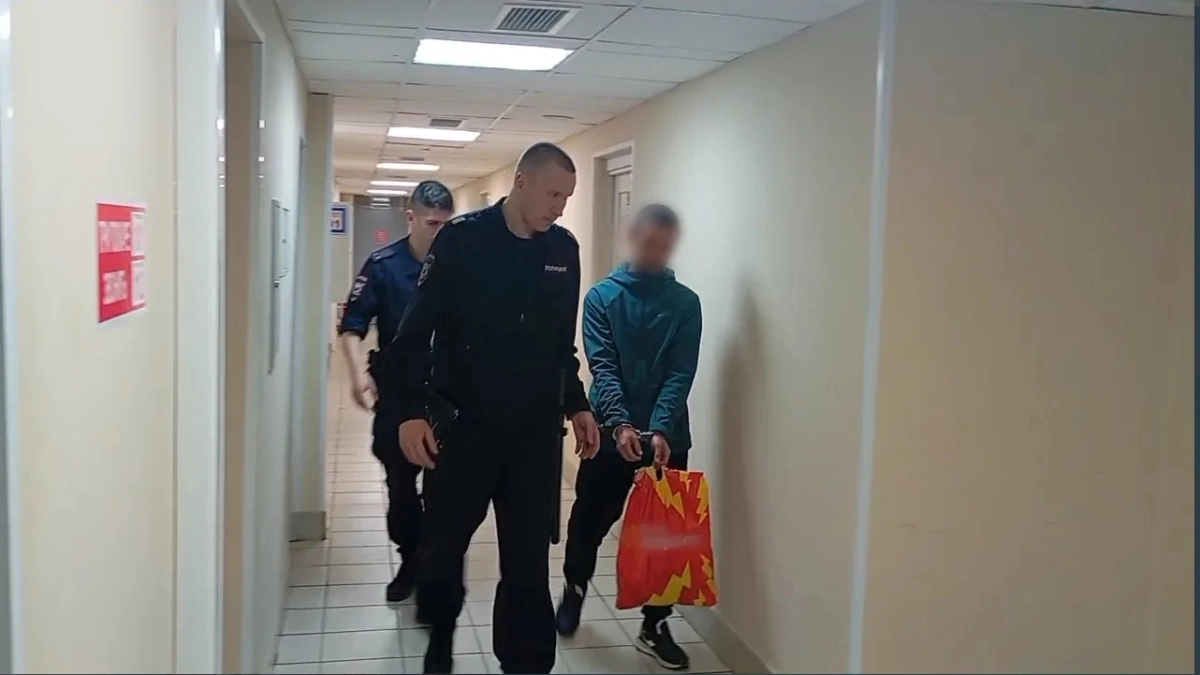 В Костроме задержали отобравшего у стариков полтора миллиона рублей курьера