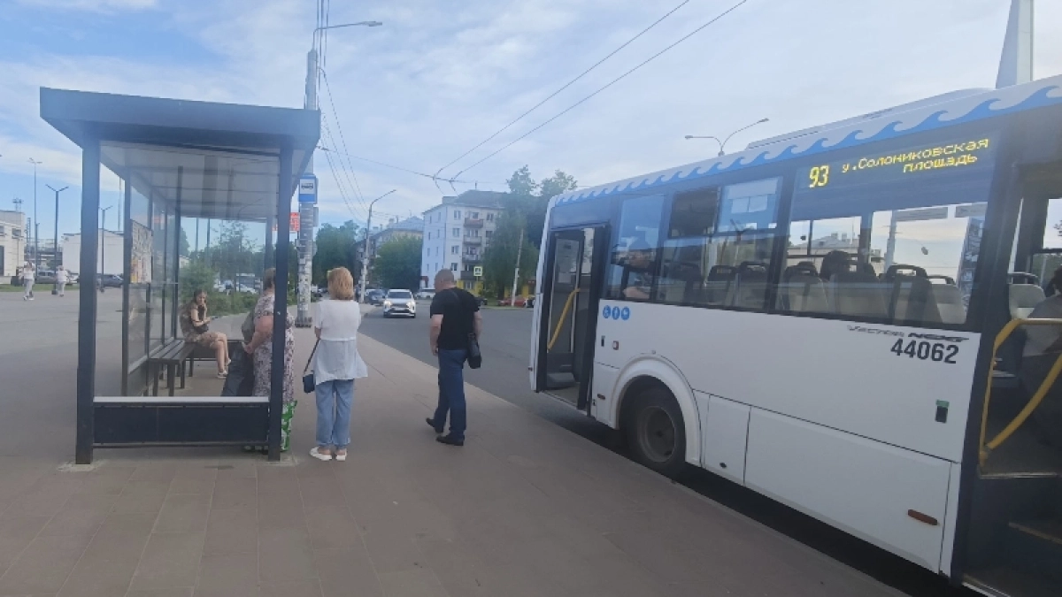 "Дышать невозможно": костромичей возмутила парилка в автобусах