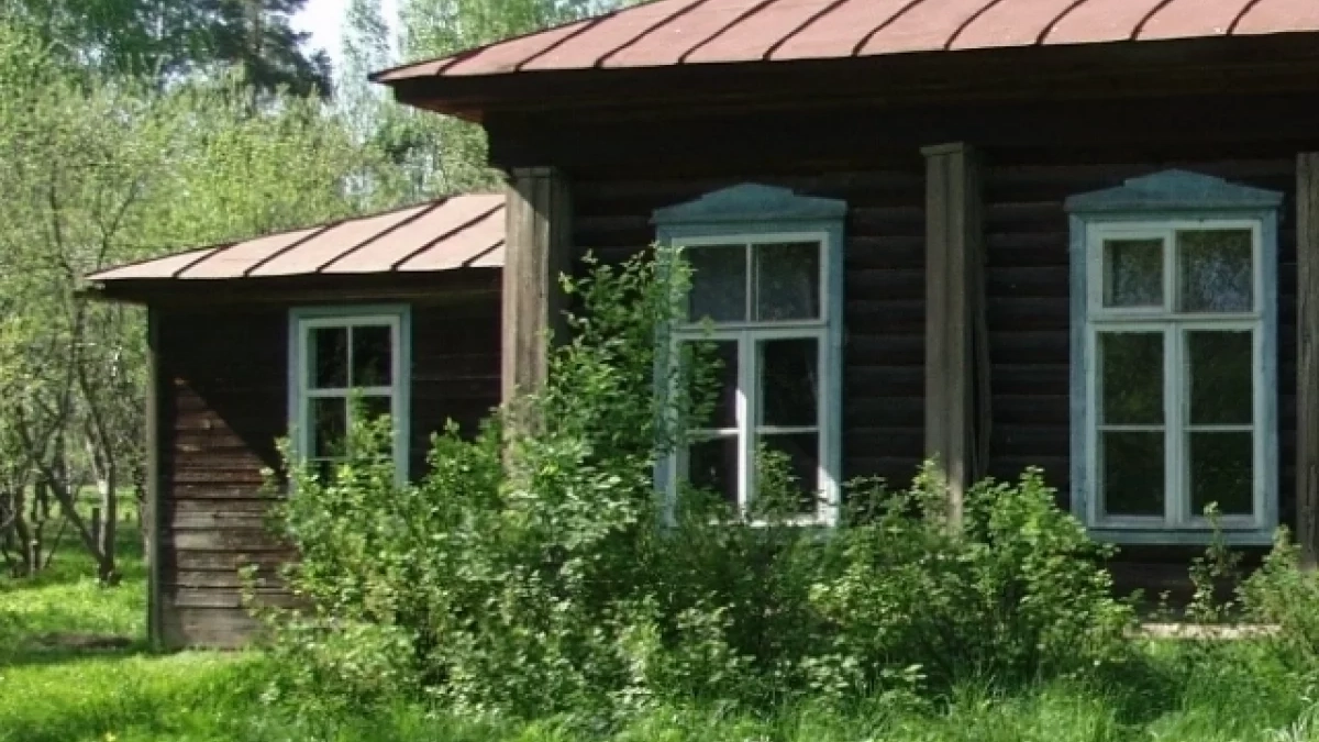 Под Костромой продают старинное училище усадьбы Щелыково 