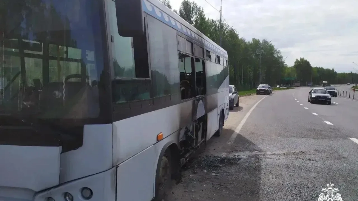 В Костроме на ходу загорелся рейсовый автобус 