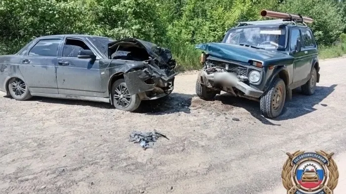 Под Костромой в лобовом столкновении двух легковушек чудом выжили люди