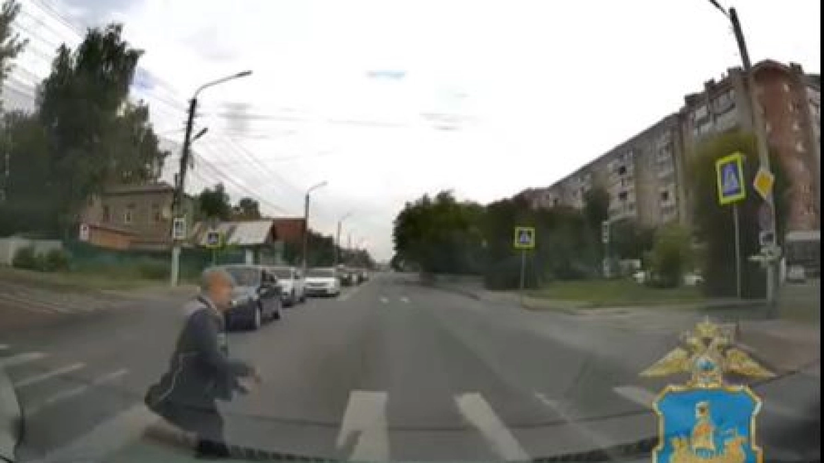 Сбившая ребенка костромичка на иномарке попала на видео