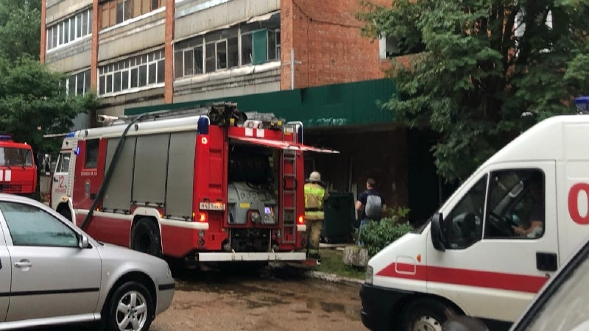В Костроме пожарные спасли дом с жильцами