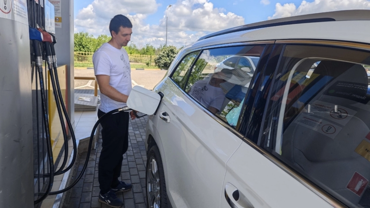 Заявление о случаях роста цен на бензин сделал губернатор Ситников